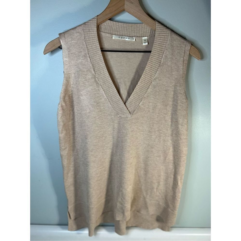 Cyrus Women’s Medium Beige Sleeveless V-neck